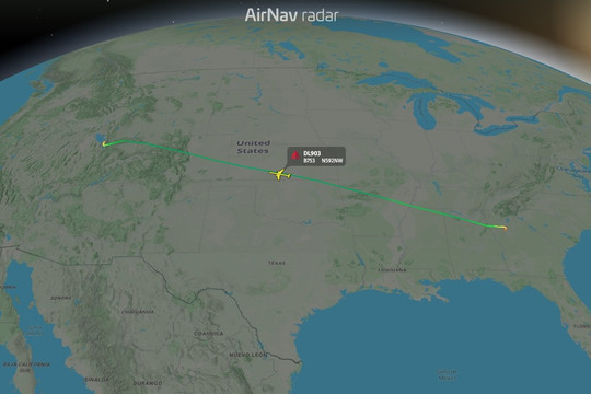 Máy bay American Airlines và Delta Air Lines gặp sự cố khẩn cấp