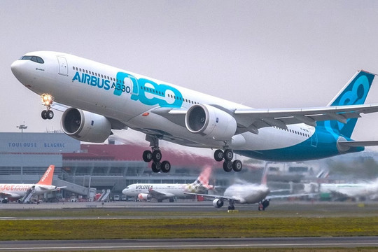 Airbus chậm giao A330, Embraer mở rộng đơn hàng E190-E2