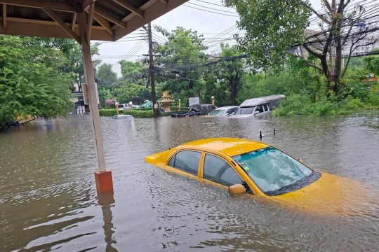 Bangkok ngập lụt nghiêm trọng, cảnh báo khẩn với hành khách đi máy bay