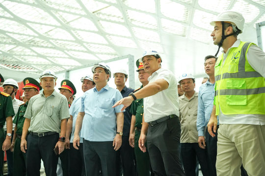 Phó Thủ tướng Thường trực thị sát nhà ga sân bay Long Thành