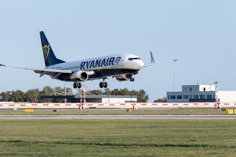 Ryanair cảnh báo cắt giảm chuyến bay tại Pháp nếu chính phủ tăng thuế