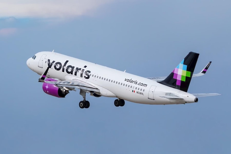 Hành khách tấn công tiếp viên, xông vào buồng lái để chuyển hướng máy bay đến Mỹ