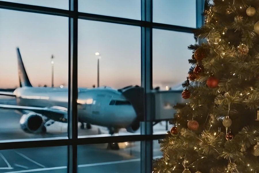 Quê ông già Noel quá tải vì khách gấp 10 lần dân