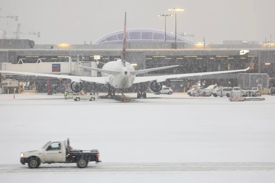 Bão mùa đông càn quét, hơn 3.000 chuyến bay ở Mỹ bị hủy