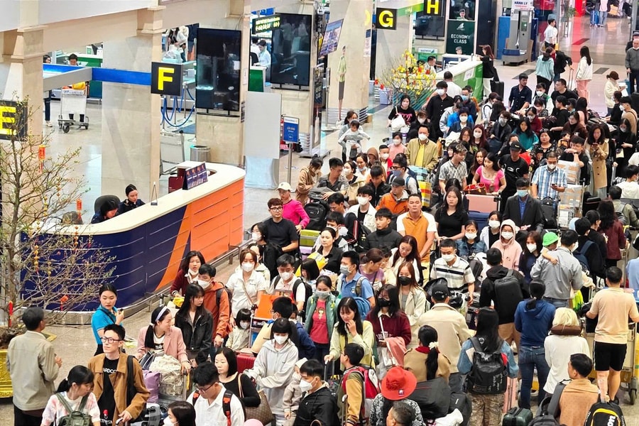 Tân Sơn Nhất nhộn nhịp với 1.000 chuyến bay trong ngày cao điểm