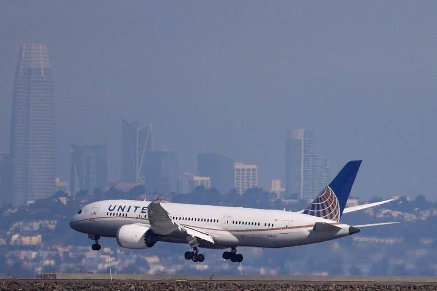 Máy bay United Airlines đột ngột rung lắc, 6 người bị thương