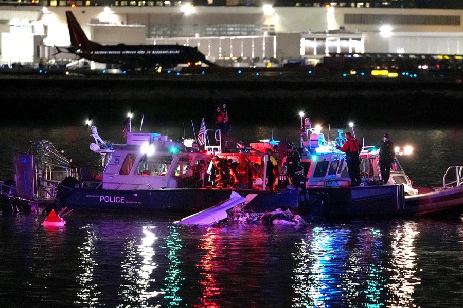 Bản ghi âm hé lộ phút cuối trước vụ va chạm máy bay ở Mỹ