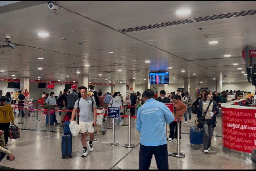 Sân bay Tân Sơn Nhất phục vụ hơn 800 chuyến bay ngày mùng 2 Tết