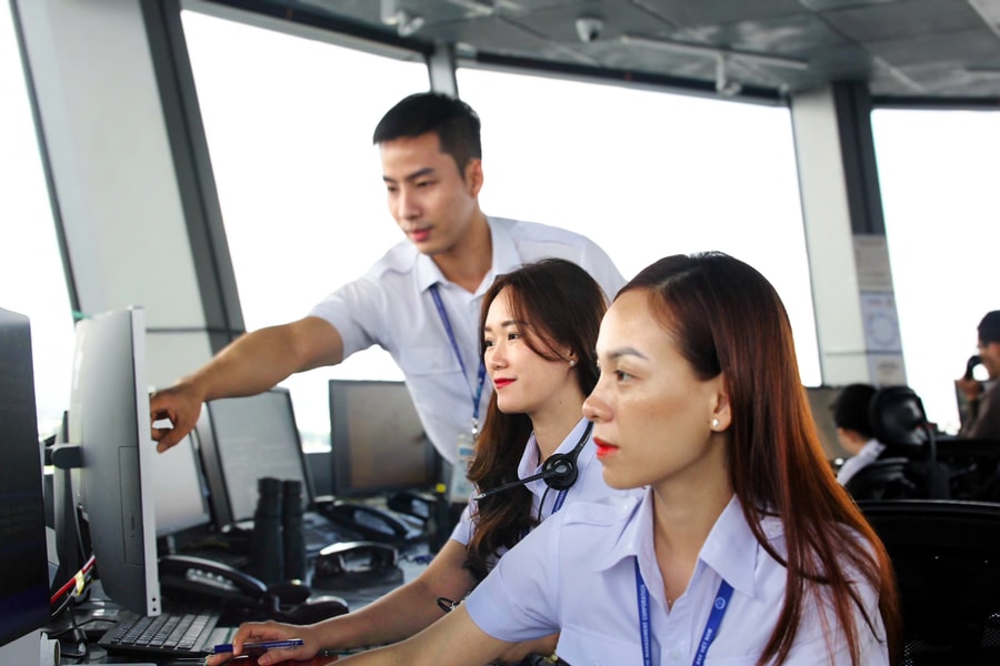 Vượt qua nhiều thách thức mới trong công tác đảm bảo hoạt động bay