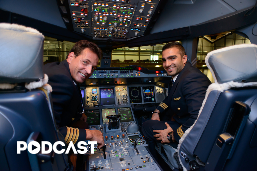 Vì sao phi công không được trò chuyện khi ở độ cao dưới 3.000 m