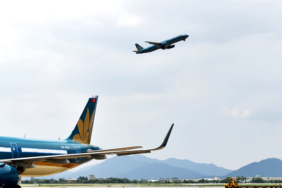 Tỷ lệ đúng giờ hàng không giảm do cao điểm Tết và thời tiết xấu