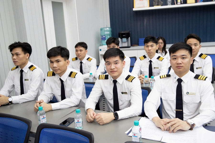 Sinh viên Học viện Hàng không Việt Nam rộng đường trở thành phi công của Vietnam Airlines