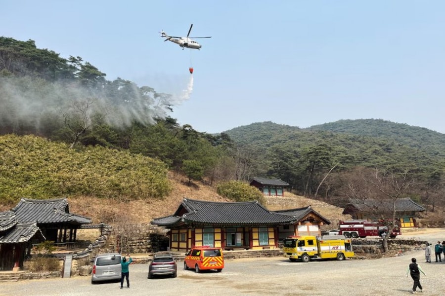 Trực thăng Hàn Quốc rơi khi dập cháy rừng, phi công thiệt mạng