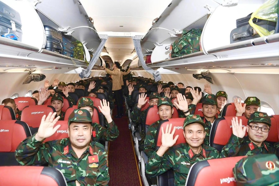 Hai chuyến bay đưa 106 cán bộ, chiến sĩ và hàng cứu trợ tới Myanmar