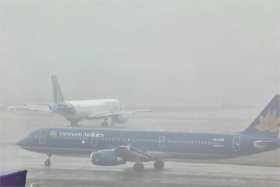 Mưa lớn ảnh hưởng hoạt động bay tại Tân Sơn Nhất và nhiều sân bay phía Nam