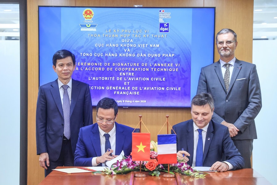Việt Nam - Pháp tăng cường hợp tác giám sát bay và đào tạo hàng không