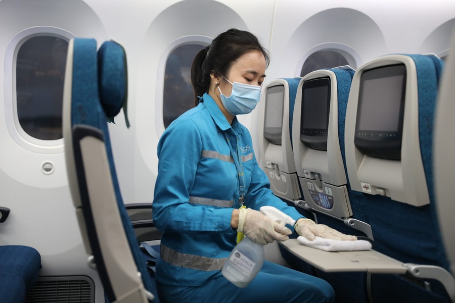 Cách đội vệ sinh làm sạch tàu bay trong 8 phút trước giờ cất cánh