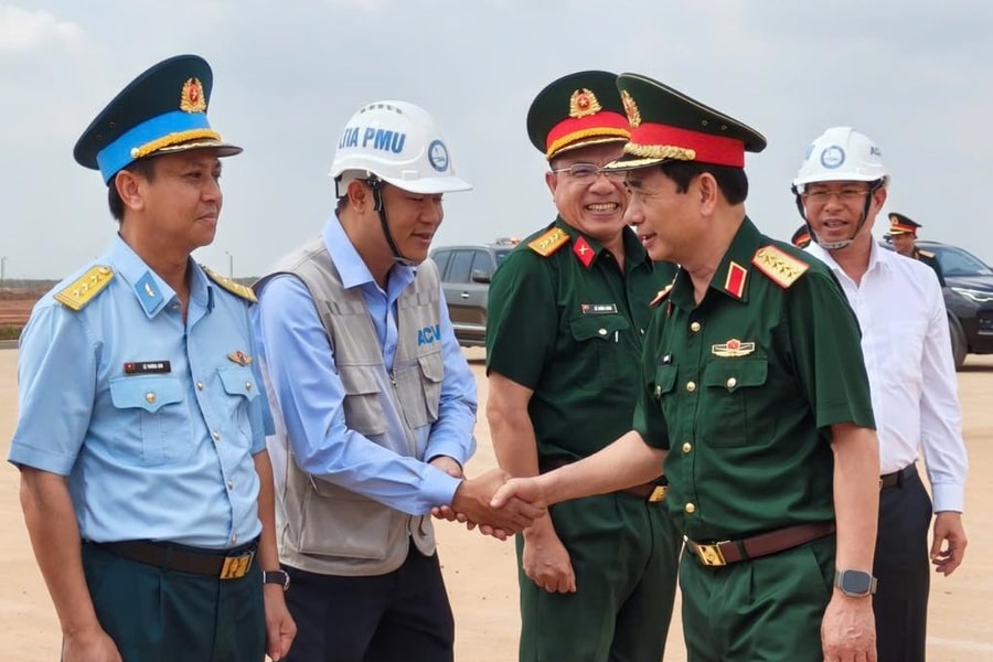 Đại tướng Phan Văn Giang thăm và động viên cán bộ, công nhân dự án sân bay Long Thành