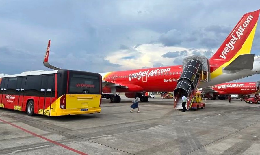 Vietjet xin lỗi vì delay, bồi thường bằng voucher cho khách hàng
