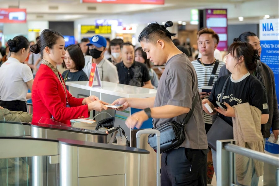 Nội Bài dự kiến đón hơn 100.000 lượt khách ngày cao điểm dịp lễ 30/4-1/5