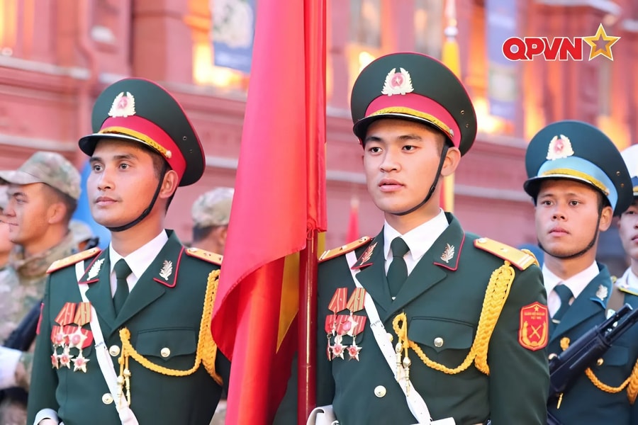 Đoàn quân đội Việt Nam tổng duyệt trên Quảng trường Đỏ