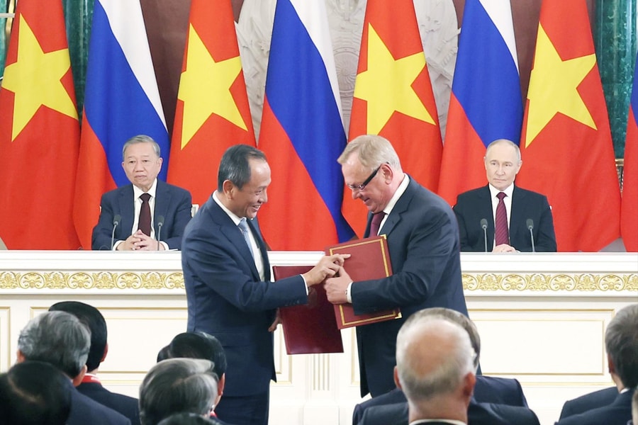 Vietnam Airlines và Ngân hàng Ngoại thương Nga bắt tay hợp tác