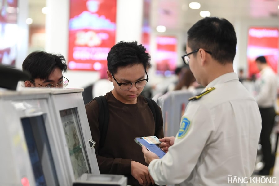 Gỡ lệnh tạm hoãn xuất cảnh ngay tại sân bay nhờ số hóa dữ liệu
