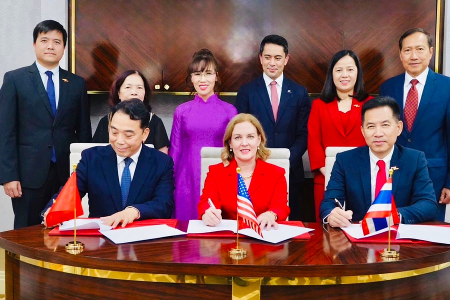 Vietjet và Boeing trao quyền khai thác 50 tàu bay Boeing 737 cho Vietjet Thái Lan