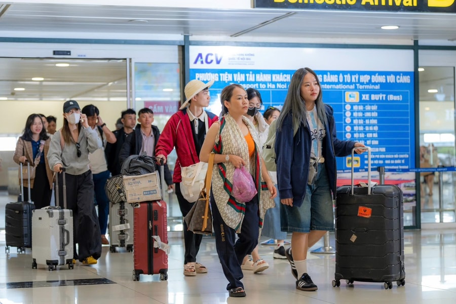 Lượng khách bay tăng dồn vào Vietnam Airlines và Vietjet, các hãng còn lại giảm