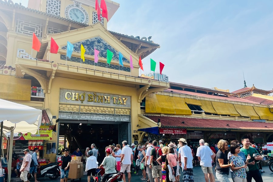 Du lịch đêm TP HCM chọn điểm nhấn ở quận 1, 3, 5, 6, 7 và thành phố Thủ Đức