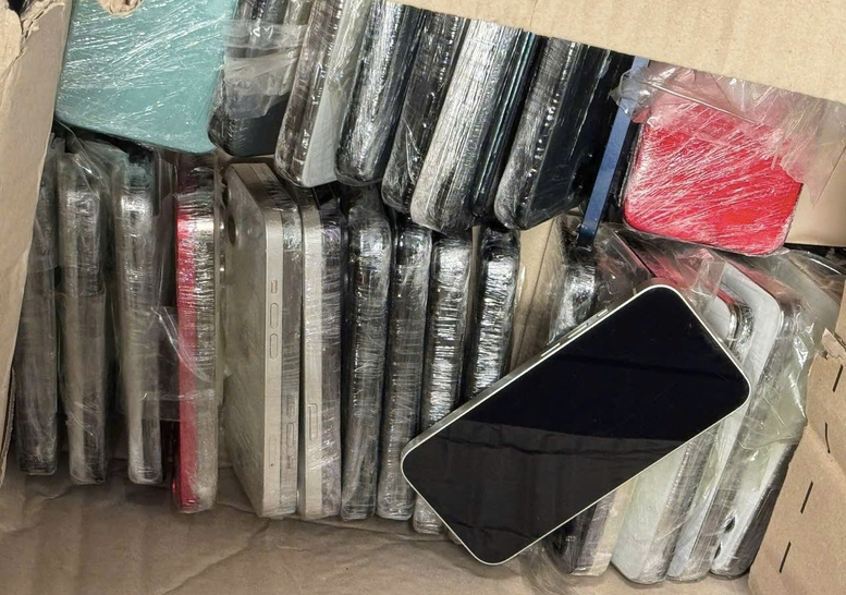 Liên tiếp phát hiện buôn lậu điện thoại qua đường hàng không