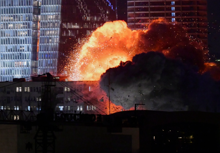 "Bầu trời Tehran bị xuyên thủng": Israel tuyên bố chiếm quyền làm chủ không phận Iran