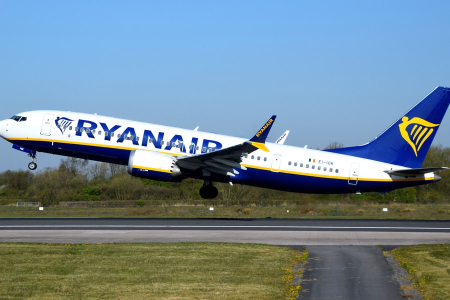 Hãng Ryanair đưa mức phạt 675 USD nếu hành khách gây rối trên chuyến bay