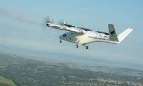 Taxi bay đầu tiên của Anh cất cánh