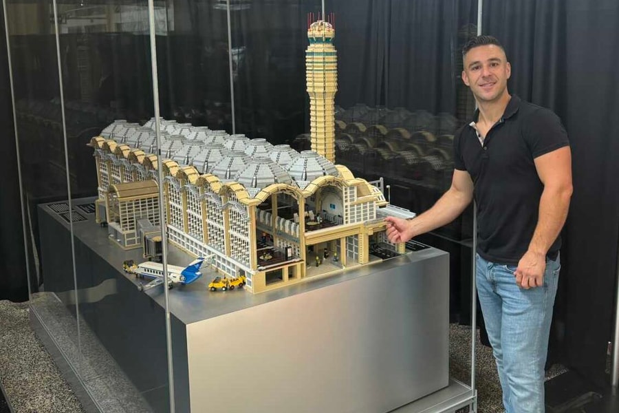 Kiệt tác LEGO 150.000 mảnh tái hiện sân bay Washington Reagan