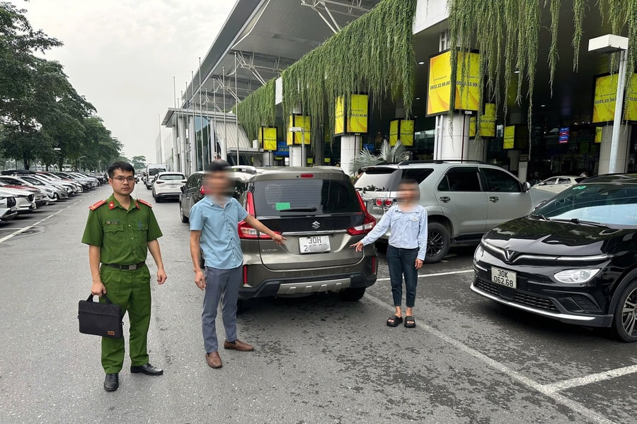 Lật tẩy chiêu lừa khách tại Nội Bài: Thu tiền qua app giả