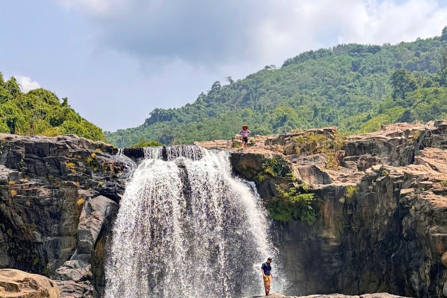 Thác Tà Đủ, điểm đến mới ở Tây Quảng Trị cho khách mê mạo hiểm