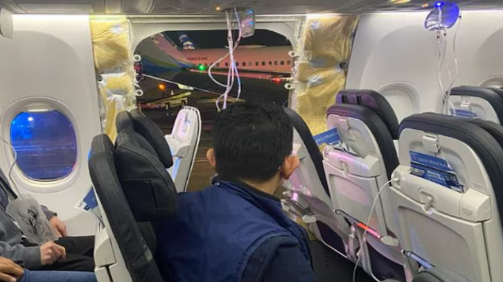 Bung tấm ốp máy bay Boeing 737 vì không lắp 4 bu-lông khi bảo dưỡng