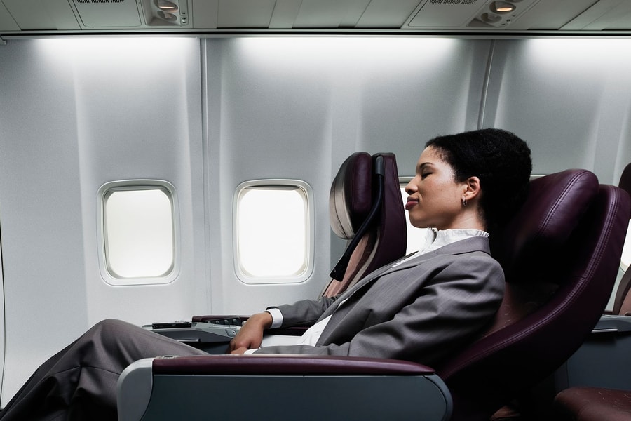 Bà mẹ “cao tay” chiếm trọn hàng ghế trống trên máy bay United Airlines