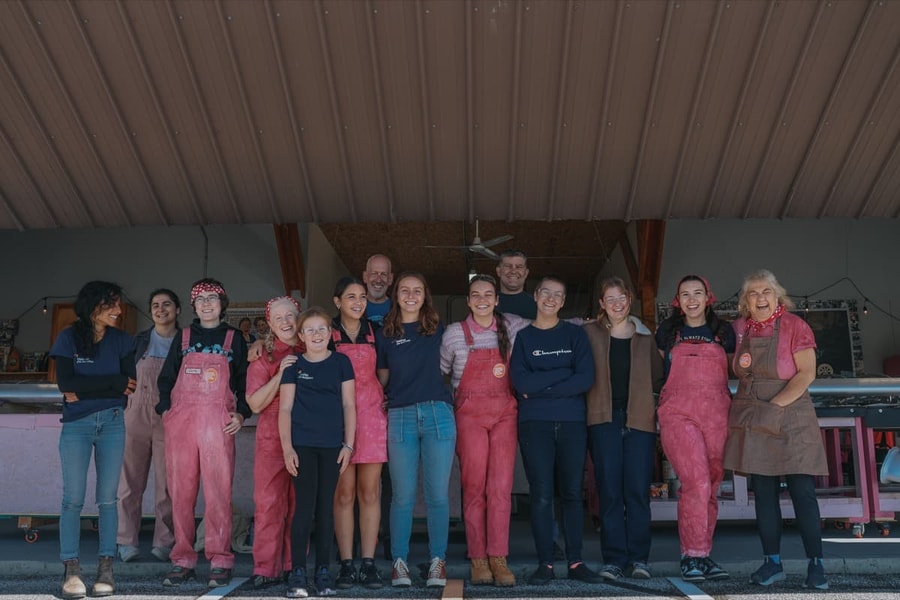 Độc đáo xưởng dạy lắp máy bay dành cho nữ giới