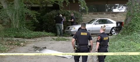 FAA điều tra sự cố mảnh máy bay Delta rơi xuống nhà dân