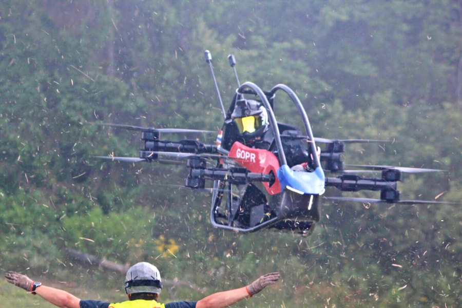 Lên đỉnh núi chỉ 4 phút: “Xe bay” cứu hộ mới nhanh hơn trực thăng