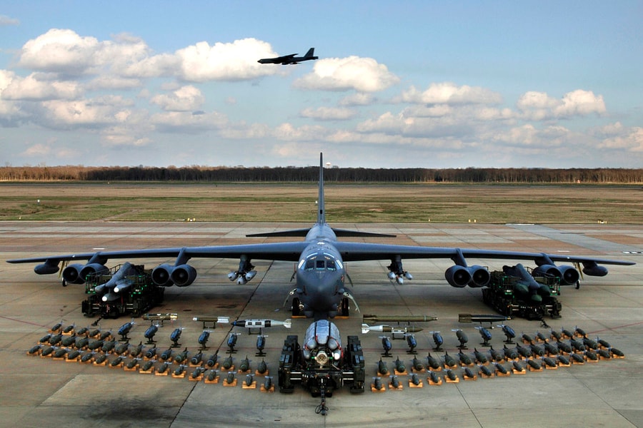 Mỹ điều "pháo đài bay" B-52H đến Guam