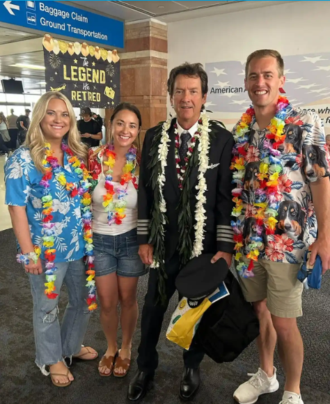 35 năm trên bầu trời, phi công "rớt nước mắt" với khoảnh khắc chạm đất