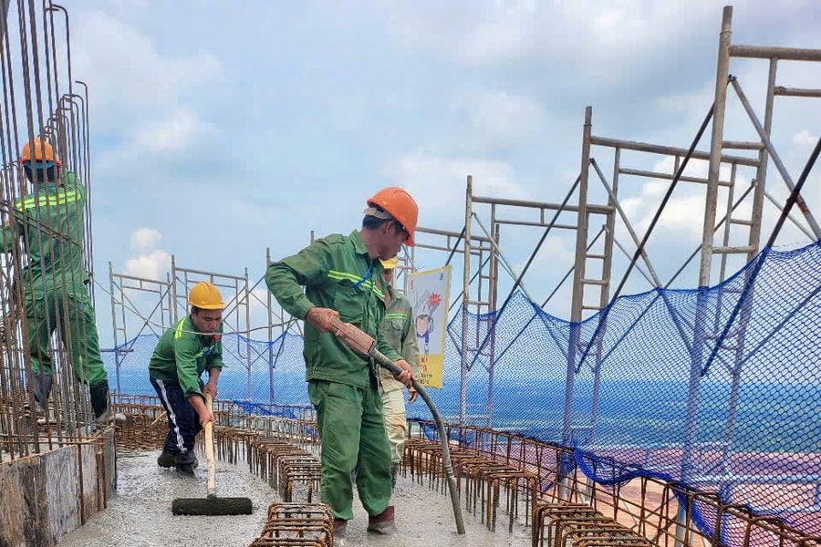 Cất nóc tháp kiểm soát không lưu Long Thành cao 123m