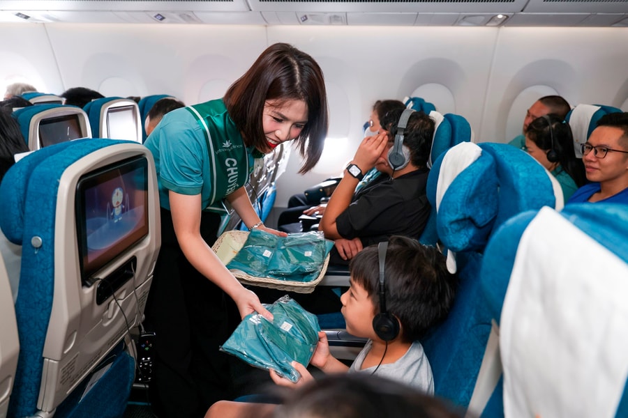 Vietnam Airlines cùng Bộ Công an tổ chức chuyến bay màu xanh