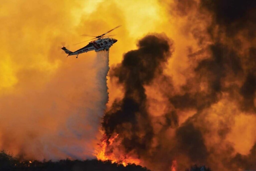 “Xô nước bay”: Sáng kiến chữa cháy rừng từ trực thăng