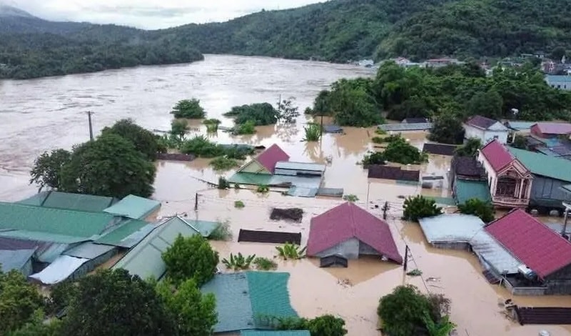 Mưa lũ lịch sử tại Nghệ An, trực thăng sẵn sàng tìm kiếm cứu hộ cứu nạn