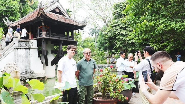 Hà Nội bùng nổ với 2,8 triệu khách quốc tế "check-in" trong tháng 7/2025