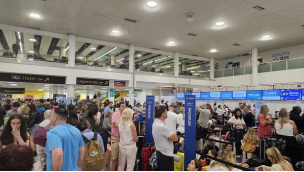 Báo động cháy khiến United Airlines tạm dừng bay toàn quốc